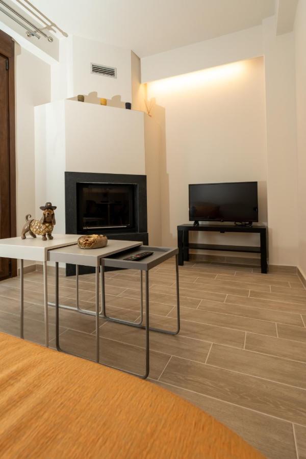 Appartamento Comfy & Stylish Apt In Giannina Esterno foto